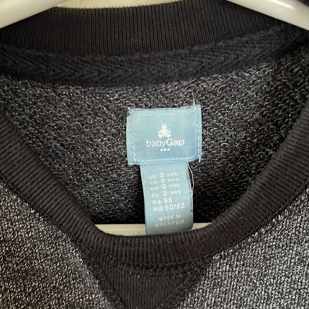GAP Sweatshirt - Picture 2 of 3